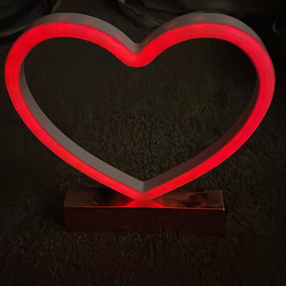 LED HEART SIGN 🫶 - Picture 3 of 4